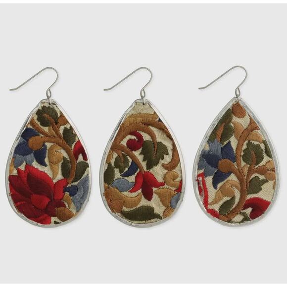 Light Pink Flower Embroidery Cuff Bracelet - Picture 4 of 4